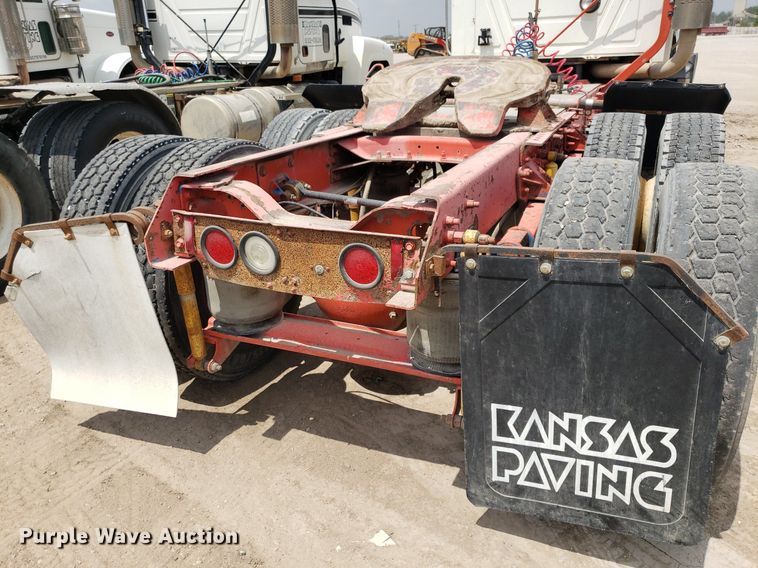 image for item LT9740 1999 Mack CH613  semi truck