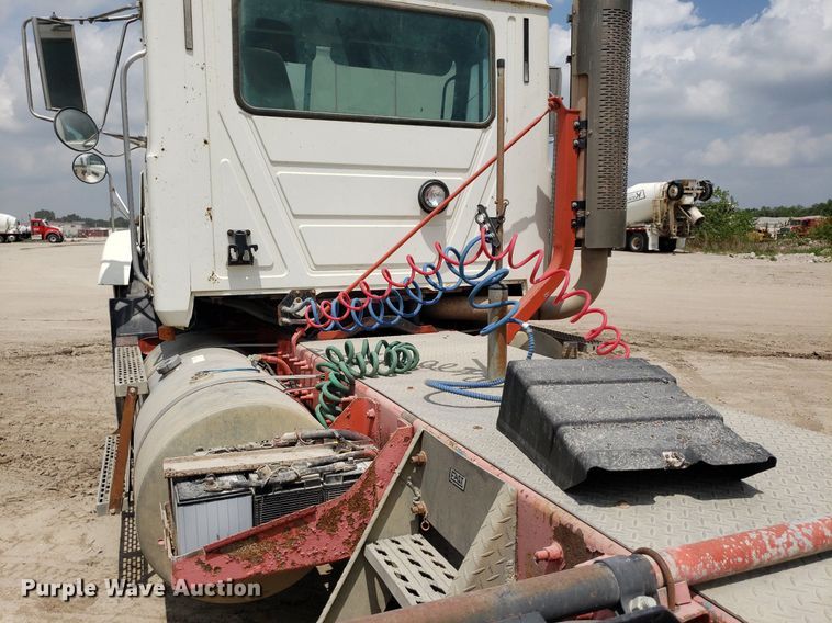 image for item LT9740 1999 Mack CH613  semi truck