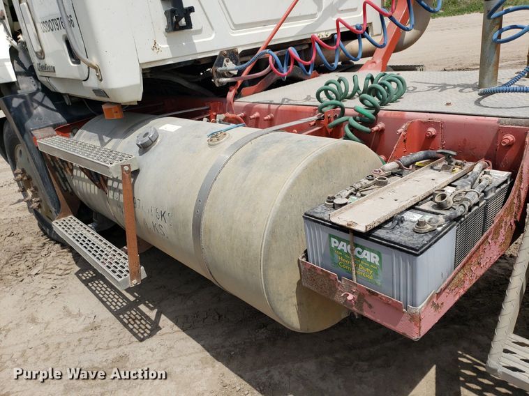 image for item LT9740 1999 Mack CH613  semi truck