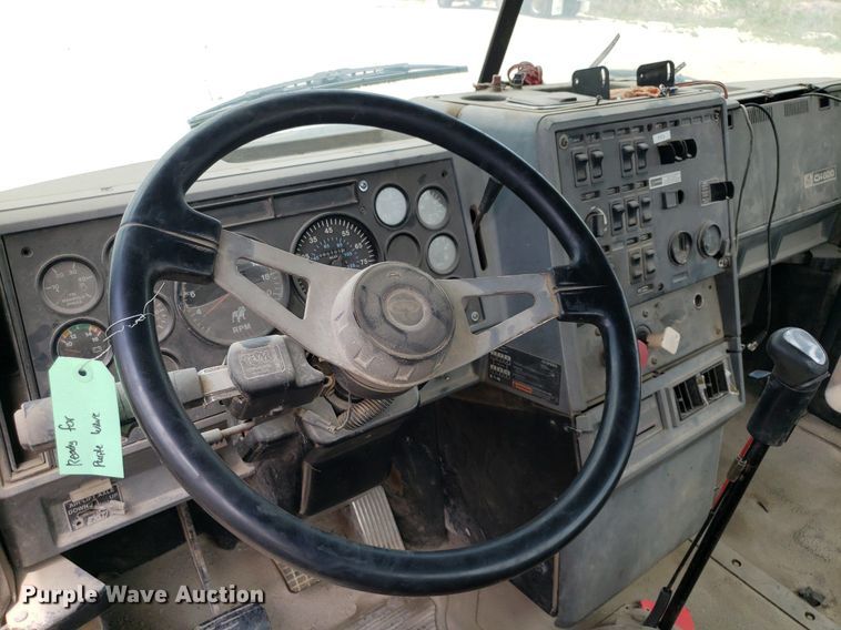 image for item LT9740 1999 Mack CH613  semi truck