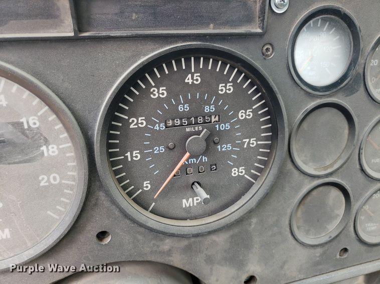 image for item LT9740 1999 Mack CH613  semi truck