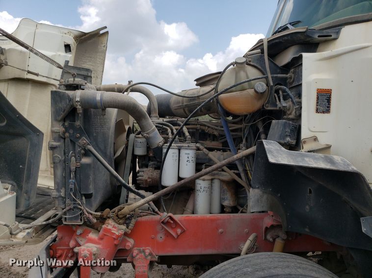 image for item LT9740 1999 Mack CH613  semi truck