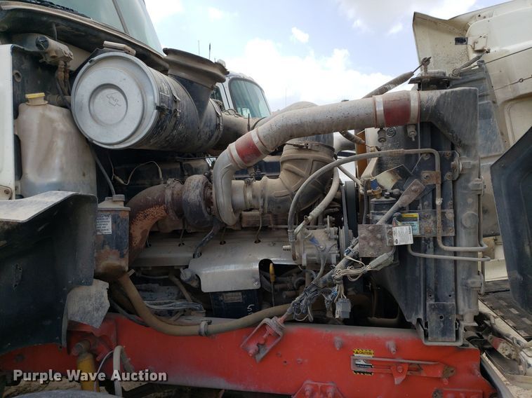 image for item LT9740 1999 Mack CH613  semi truck