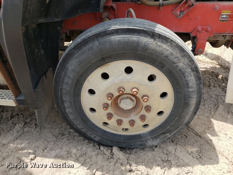 image for item LT9740 1999 Mack CH613  semi truck