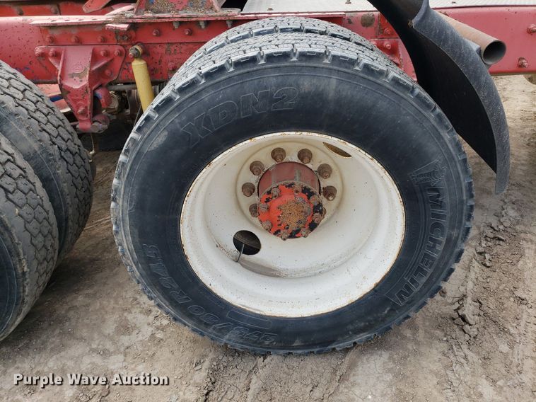 image for item LT9740 1999 Mack CH613  semi truck