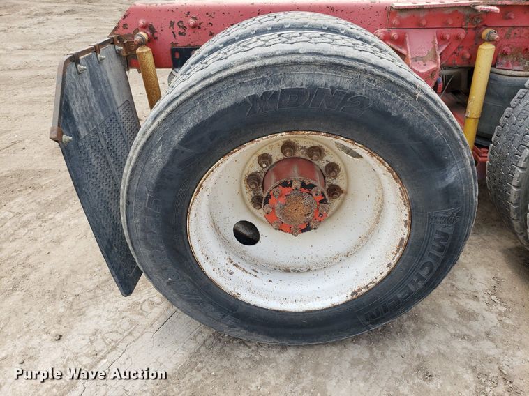 image for item LT9740 1999 Mack CH613  semi truck