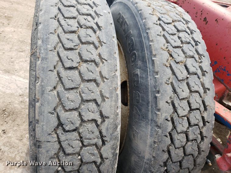 image for item LT9740 1999 Mack CH613  semi truck