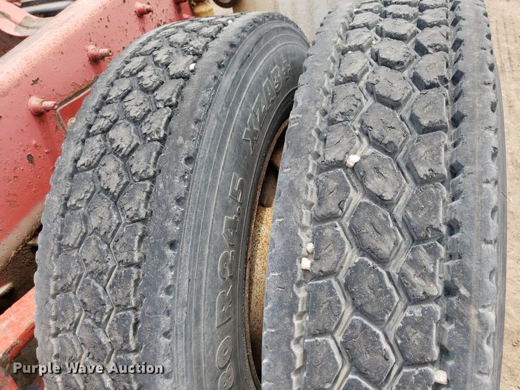 image for item LT9740 1999 Mack CH613  semi truck