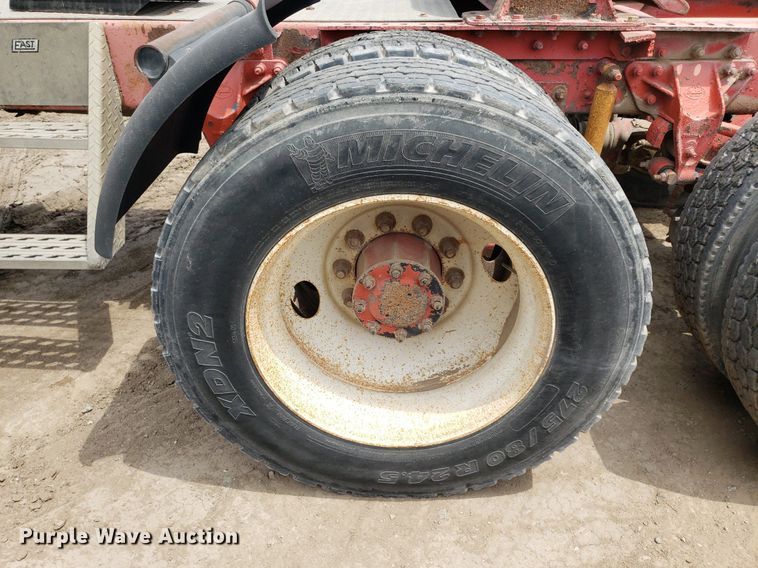 image for item LT9740 1999 Mack CH613  semi truck