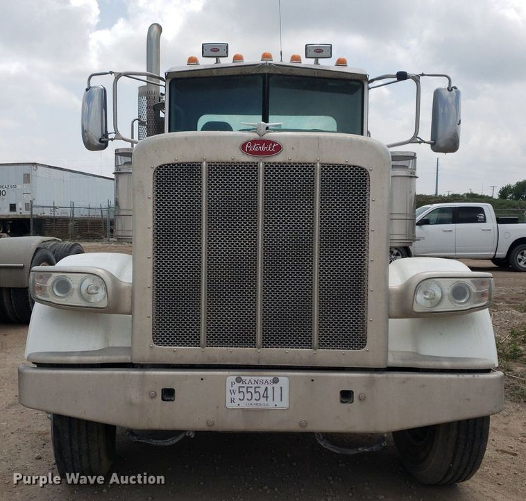 image for item LT9747 2013 Peterbilt 388  semi truck
