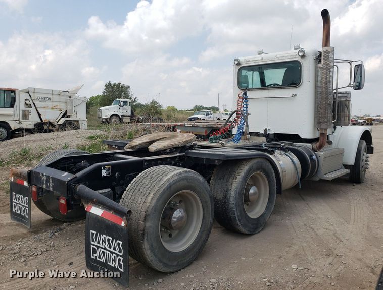 image for item LT9747 2013 Peterbilt 388  semi truck