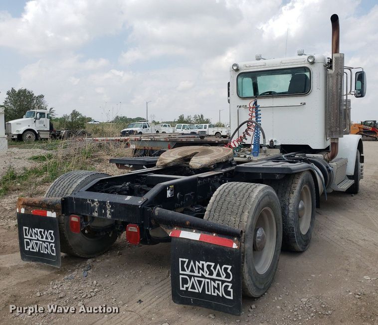 image for item LT9747 2013 Peterbilt 388  semi truck