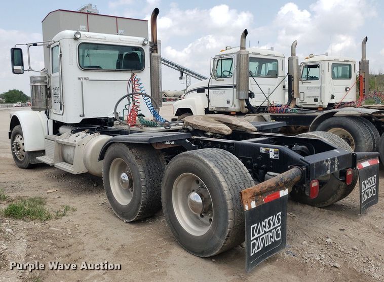 image for item LT9747 2013 Peterbilt 388  semi truck