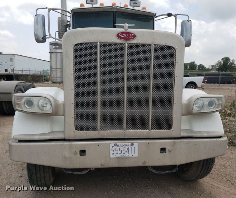image for item LT9747 2013 Peterbilt 388  semi truck