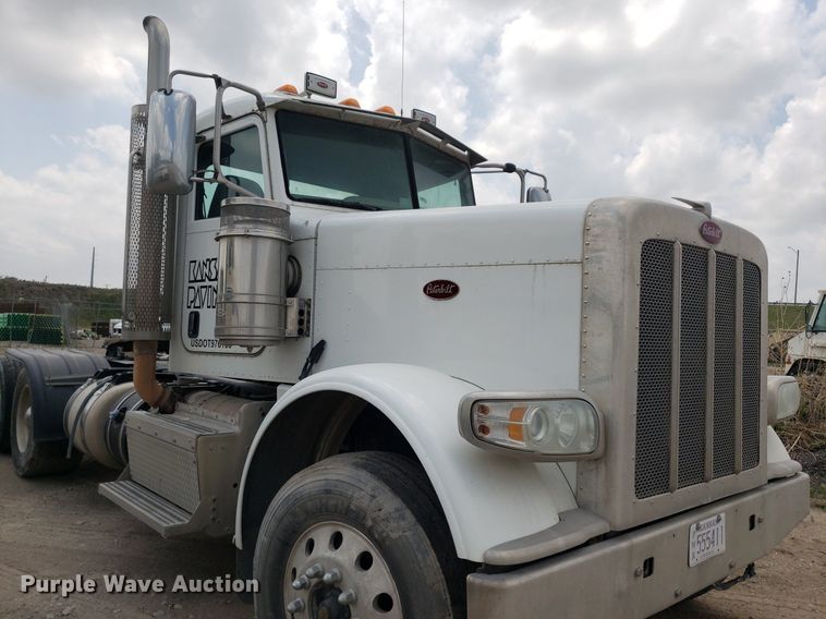 image for item LT9747 2013 Peterbilt 388  semi truck
