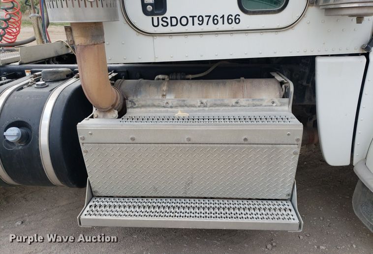 image for item LT9747 2013 Peterbilt 388  semi truck