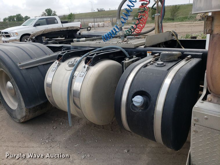 image for item LT9747 2013 Peterbilt 388  semi truck