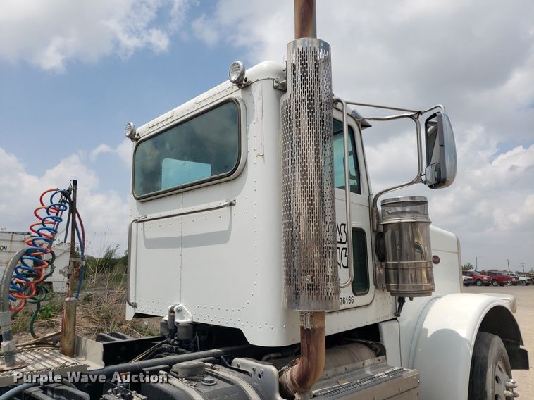 image for item LT9747 2013 Peterbilt 388  semi truck