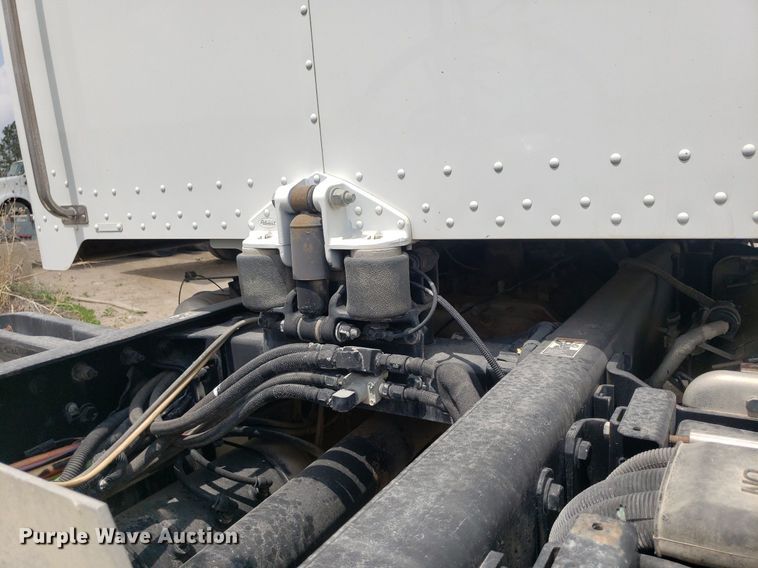 image for item LT9747 2013 Peterbilt 388  semi truck