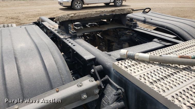 image for item LT9747 2013 Peterbilt 388  semi truck