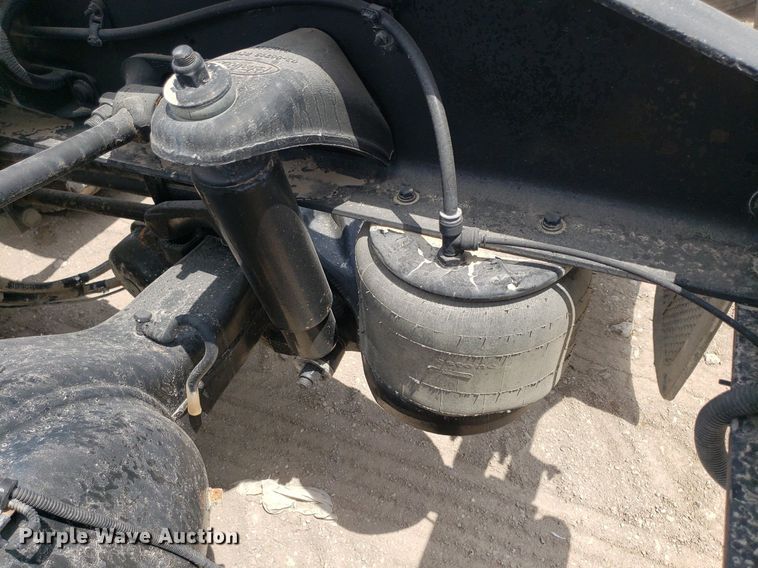 image for item LT9747 2013 Peterbilt 388  semi truck