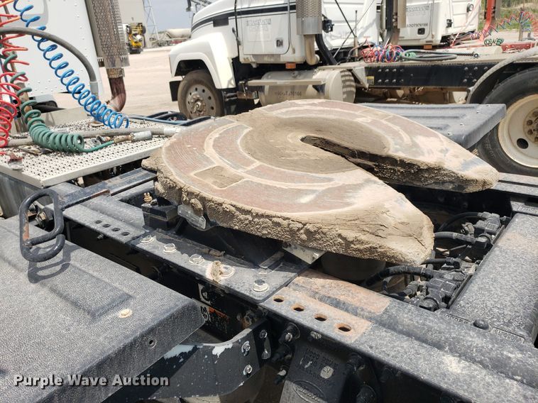 image for item LT9747 2013 Peterbilt 388  semi truck