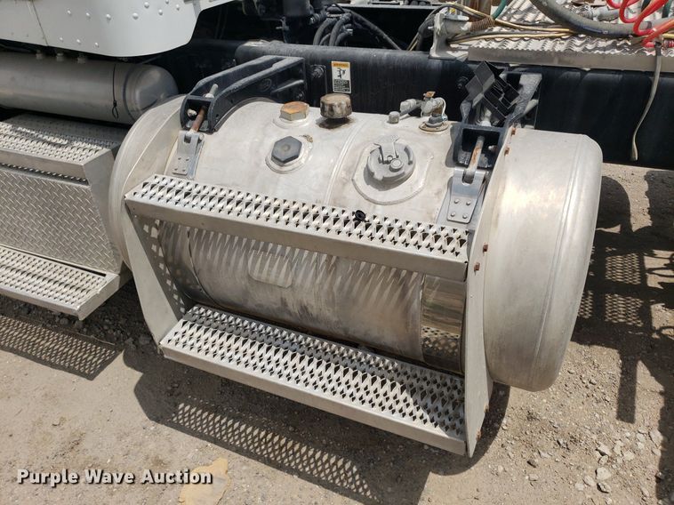 image for item LT9747 2013 Peterbilt 388  semi truck