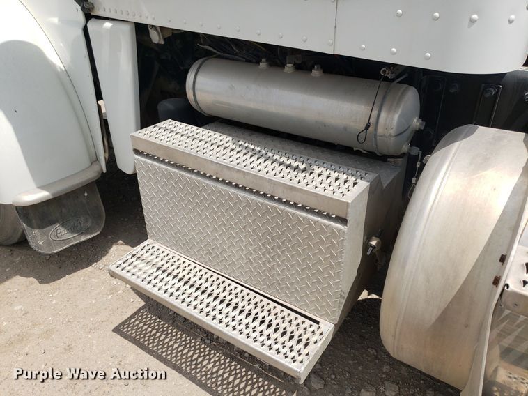 image for item LT9747 2013 Peterbilt 388  semi truck