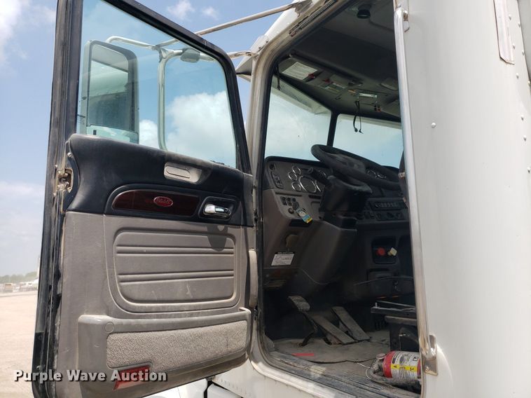 image for item LT9747 2013 Peterbilt 388  semi truck