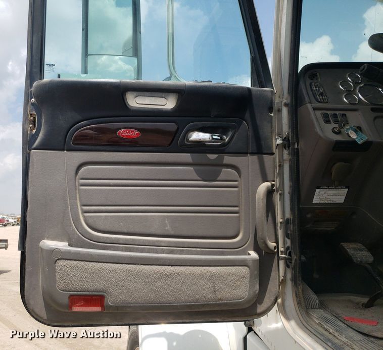 image for item LT9747 2013 Peterbilt 388  semi truck