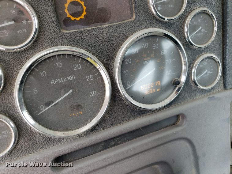 image for item LT9747 2013 Peterbilt 388  semi truck