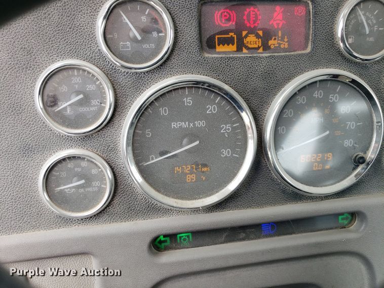 image for item LT9747 2013 Peterbilt 388  semi truck