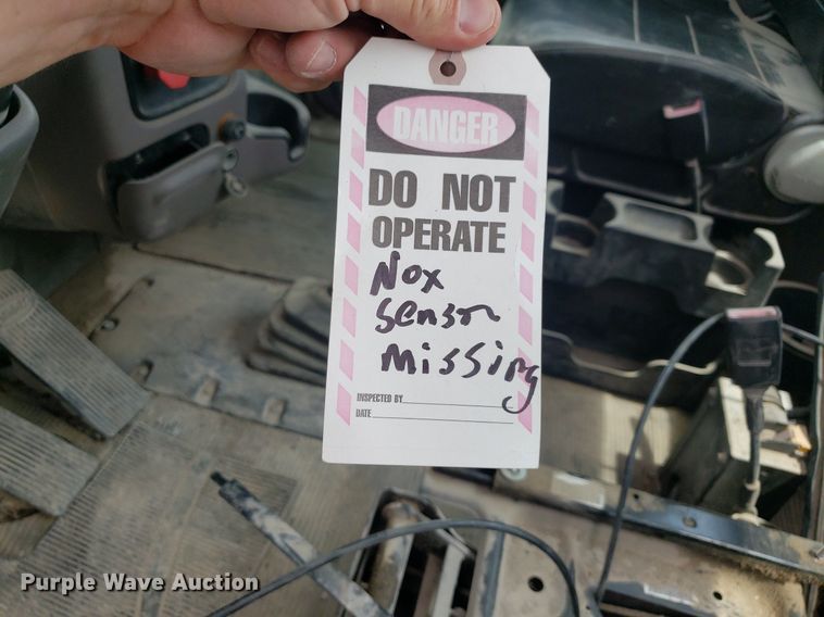 image for item LT9747 2013 Peterbilt 388  semi truck