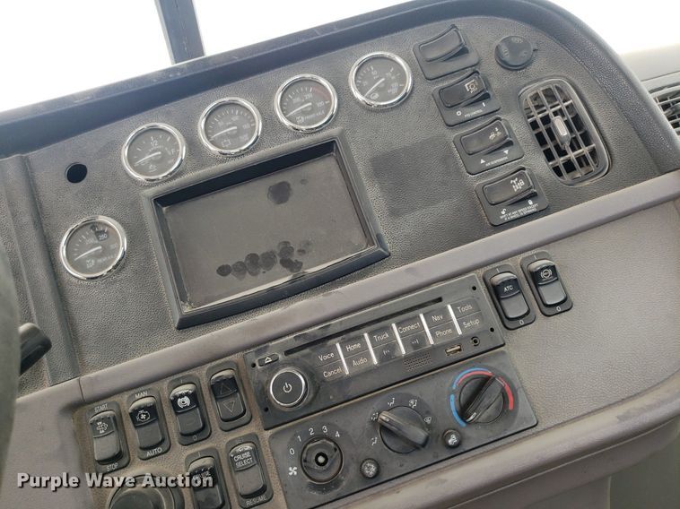 image for item LT9747 2013 Peterbilt 388  semi truck