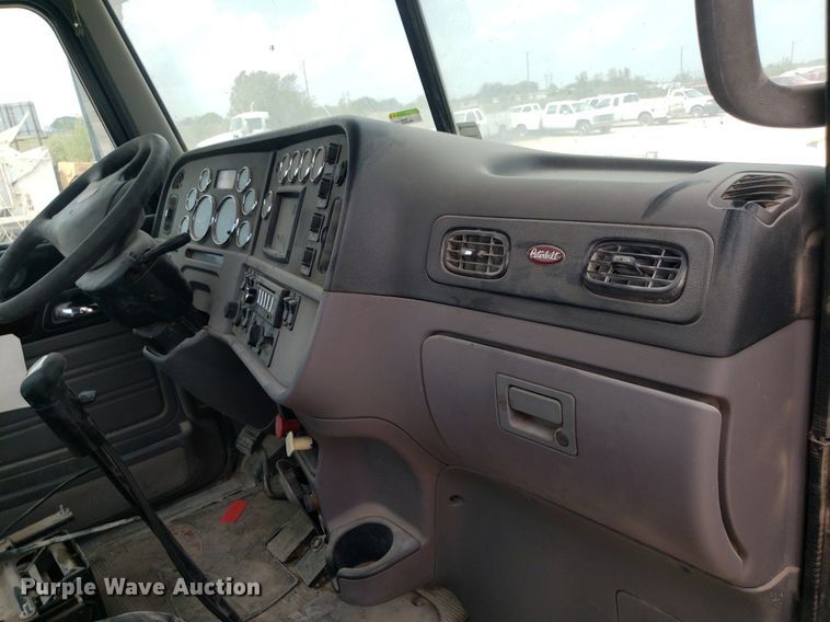 image for item LT9747 2013 Peterbilt 388  semi truck