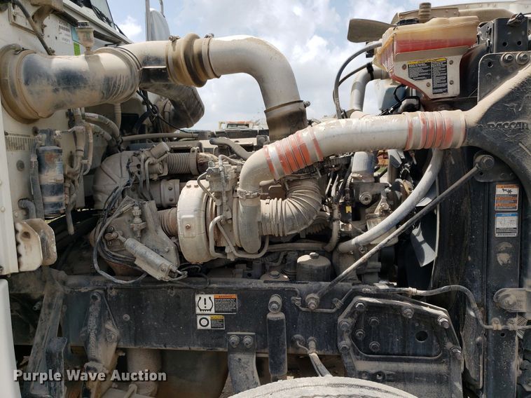 image for item LT9747 2013 Peterbilt 388  semi truck