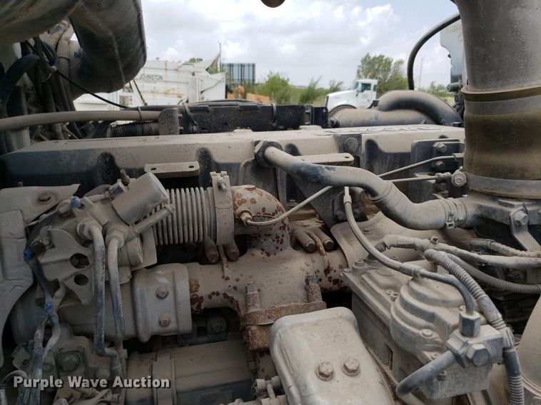 image for item LT9747 2013 Peterbilt 388  semi truck