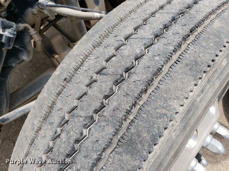 image for item LT9747 2013 Peterbilt 388  semi truck