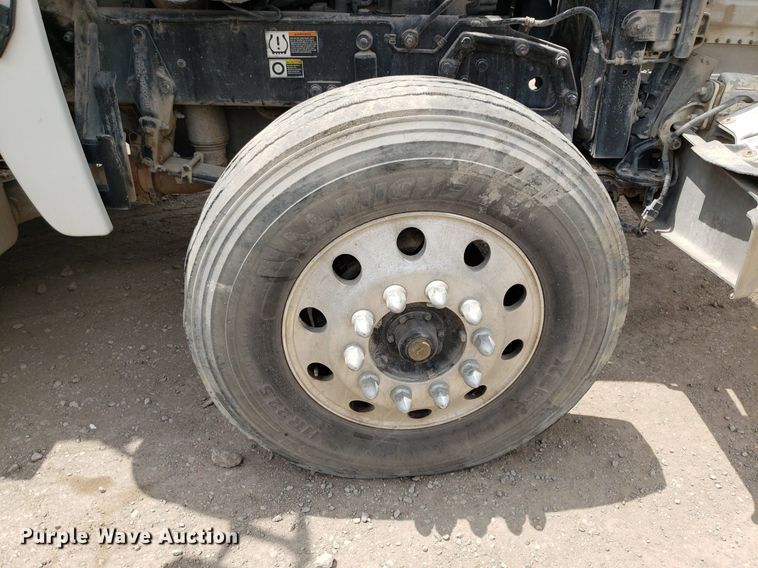 image for item LT9747 2013 Peterbilt 388  semi truck