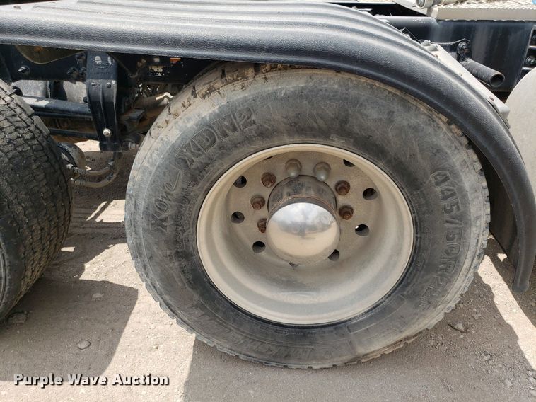 image for item LT9747 2013 Peterbilt 388  semi truck