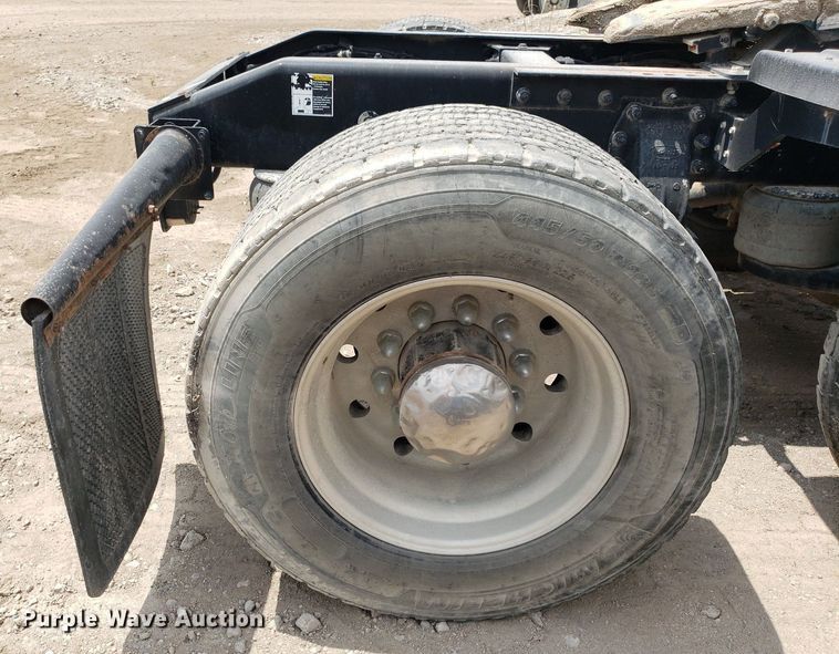 image for item LT9747 2013 Peterbilt 388  semi truck