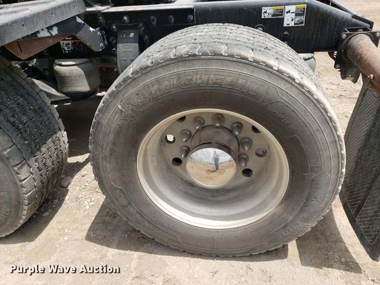 image for item LT9747 2013 Peterbilt 388  semi truck