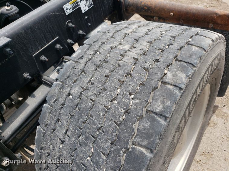 image for item LT9747 2013 Peterbilt 388  semi truck