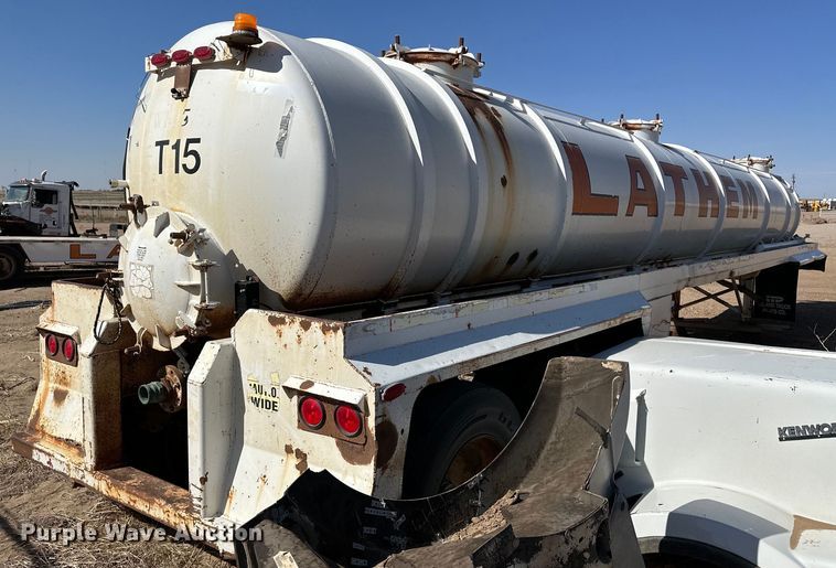 image for item LU9612 2001 Eagle EV-130  tank trailer