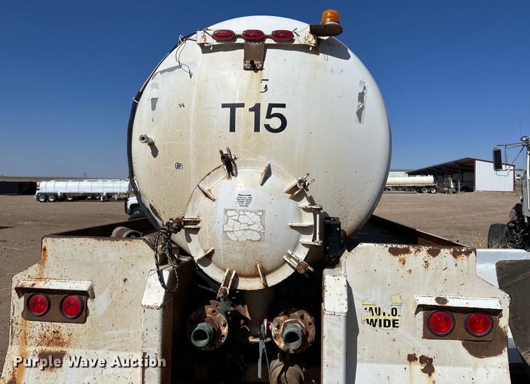 image for item LU9612 2001 Eagle EV-130  tank trailer