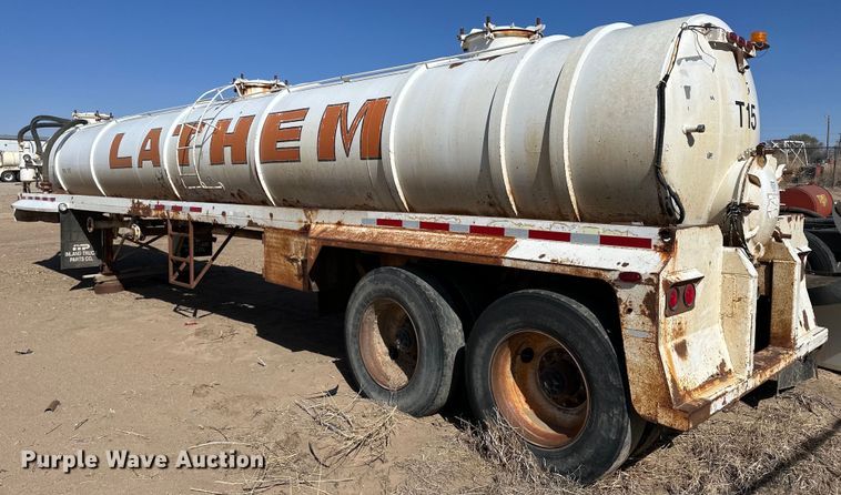 image for item LU9612 2001 Eagle EV-130  tank trailer