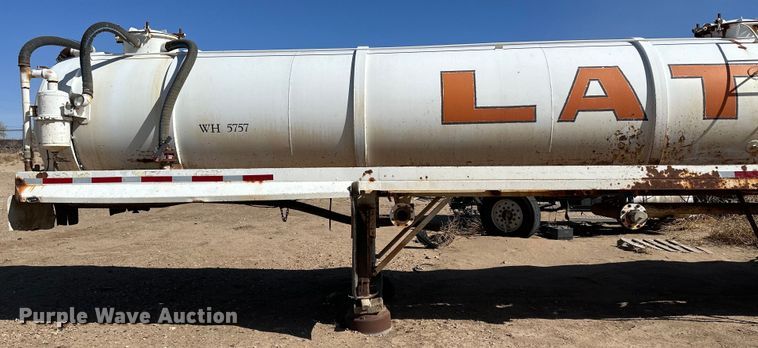 image for item LU9612 2001 Eagle EV-130  tank trailer