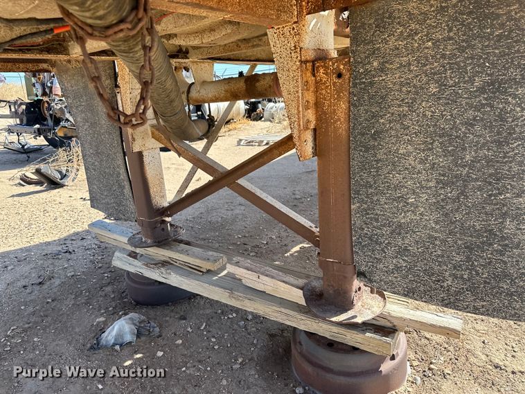 image for item LU9612 2001 Eagle EV-130  tank trailer