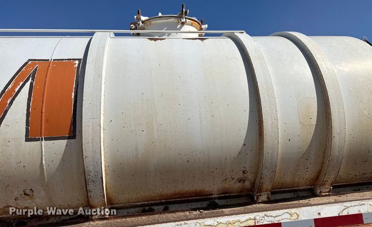 image for item LU9612 2001 Eagle EV-130  tank trailer