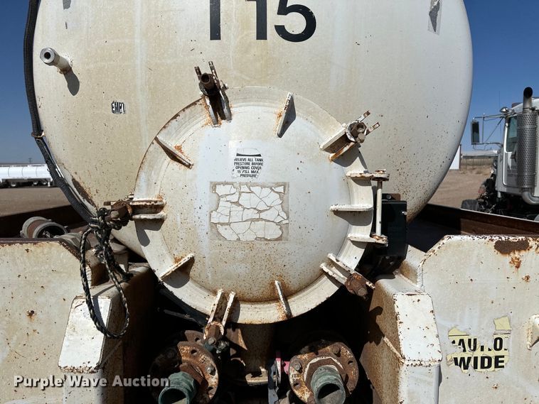 image for item LU9612 2001 Eagle EV-130  tank trailer